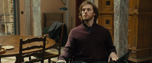 Still frame 44 from Me Before You (2016) directed by Thea Sharrock