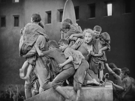Still frame 253 from Metropolis (1927) directed by Fritz Lang