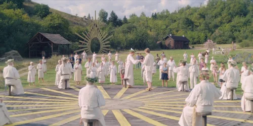 Still frame 40 from Midsommar (2019) directed by Ari Aster