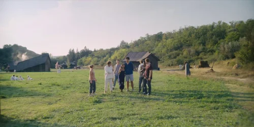Still frame 46 from Midsommar (2019) directed by Ari Aster
