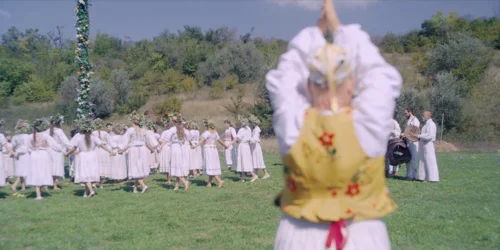 Still frame 109 from Midsommar (2019) directed by Ari Aster