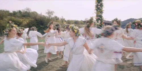Still frame 112 from Midsommar (2019) directed by Ari Aster