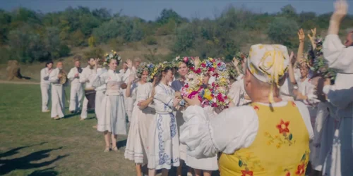 Still frame 114 from Midsommar (2019) directed by Ari Aster
