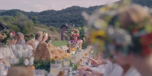Still frame 117 from Midsommar (2019) directed by Ari Aster