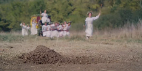 Still frame 122 from Midsommar (2019) directed by Ari Aster