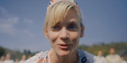 Still frame 140 from Midsommar (2019) directed by Ari Aster