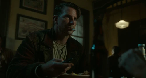 Still frame 100 from Nightmare Alley (2021) directed by Guillermo del Toro