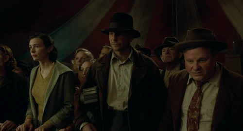 Still frame 10 from Nightmare Alley (2021) directed by Guillermo del Toro