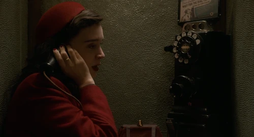Still frame 166 from Nightmare Alley (2021) directed by Guillermo del Toro