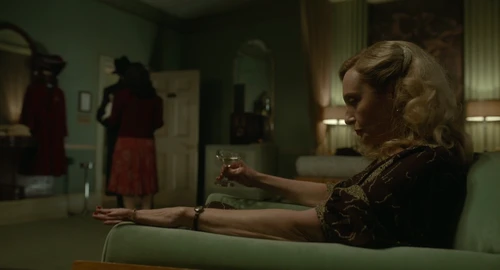 Still frame 178 from Nightmare Alley (2021) directed by Guillermo del Toro