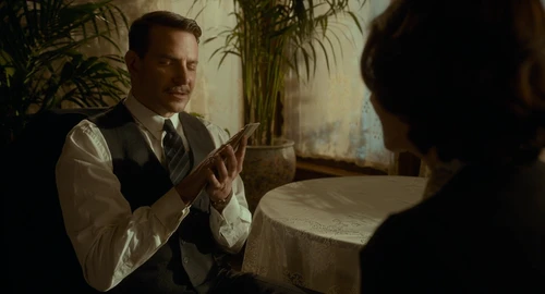 Still frame 183 from Nightmare Alley (2021) directed by Guillermo del Toro