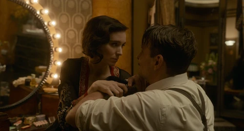 Still frame 189 from Nightmare Alley (2021) directed by Guillermo del Toro