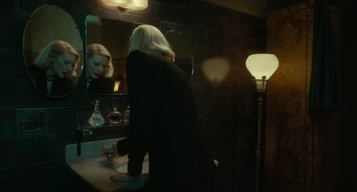 Still frame 205 from Nightmare Alley (2021) directed by Guillermo del Toro