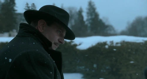 Still frame 215 from Nightmare Alley (2021) directed by Guillermo del Toro