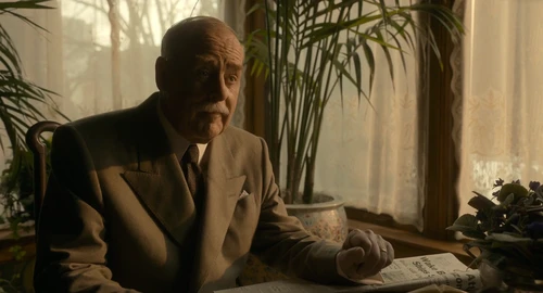 Still frame 228 from Nightmare Alley (2021) directed by Guillermo del Toro