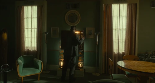 Still frame 230 from Nightmare Alley (2021) directed by Guillermo del Toro