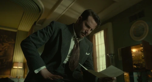 Still frame 232 from Nightmare Alley (2021) directed by Guillermo del Toro
