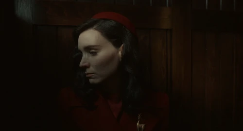 Still frame 234 from Nightmare Alley (2021) directed by Guillermo del Toro