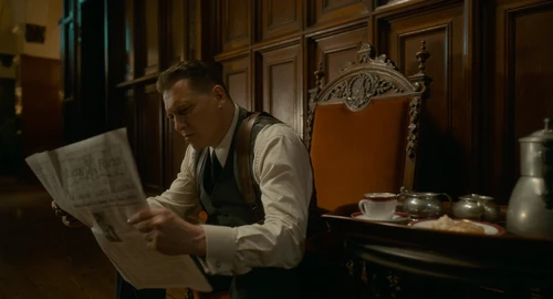 Still frame 240 from Nightmare Alley (2021) directed by Guillermo del Toro