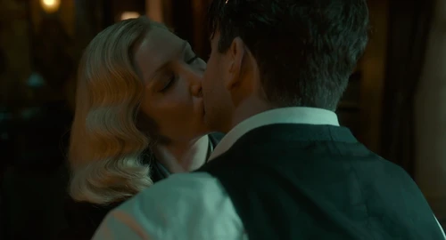 Still frame 259 from Nightmare Alley (2021) directed by Guillermo del Toro