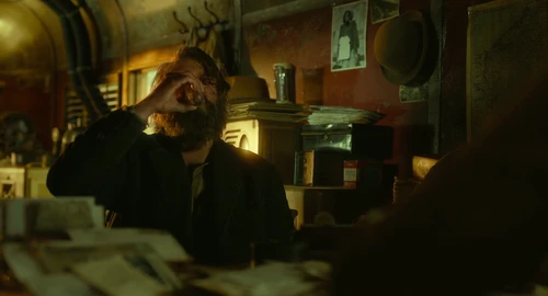 Still frame 283 from Nightmare Alley (2021) directed by Guillermo del Toro