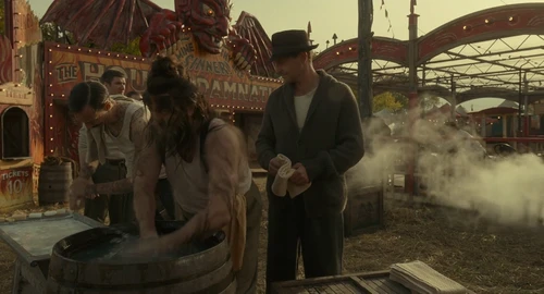 Still frame 33 from Nightmare Alley (2021) directed by Guillermo del Toro