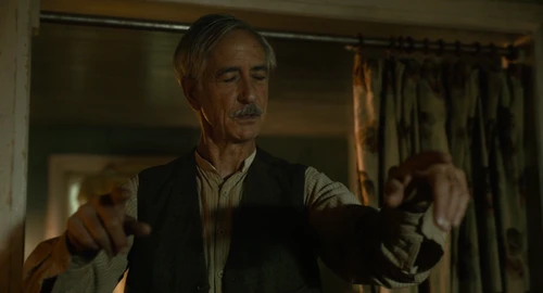 Still frame 57 from Nightmare Alley (2021) directed by Guillermo del Toro