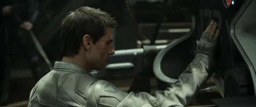 Still frame 97 from Oblivion (2013) directed by Joseph Kosinski