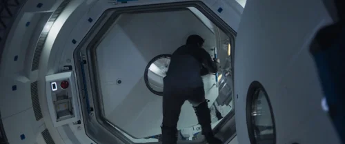 Still frame 108 from Oblivion (2013) directed by Joseph Kosinski