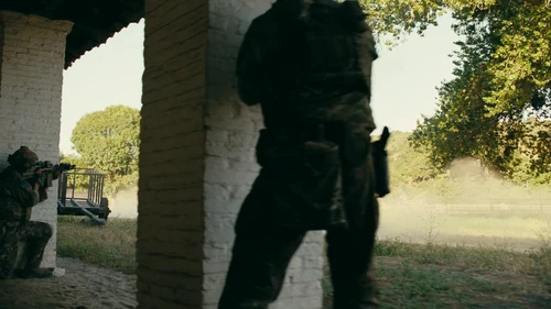 Still frame 242 from One Battle After Another (2025) directed by Paul Thomas Anderson