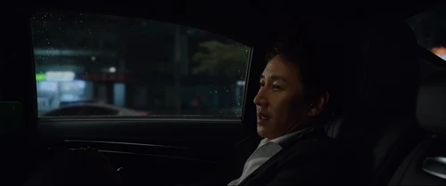 Still frame 104 from Parasite (2019) directed by Bong Joon Ho