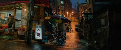 Still frame 15 from Parasite (2019) directed by Bong Joon Ho