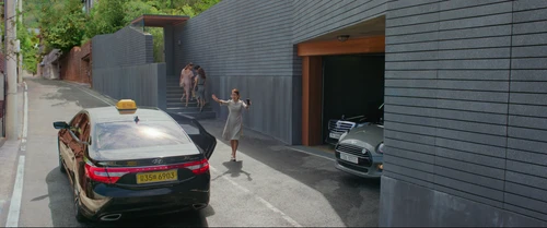 Still frame 233 from Parasite (2019) directed by Bong Joon Ho