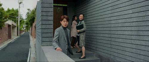 Still frame 287 from Parasite (2019) directed by Bong Joon Ho