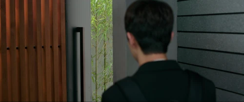 Still frame 26 from Parasite (2019) directed by Bong Joon Ho