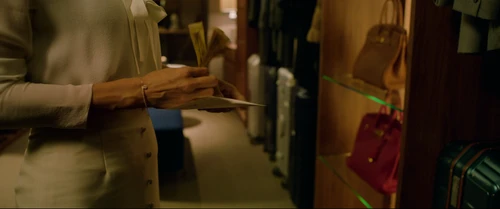 Still frame 34 from Parasite (2019) directed by Bong Joon Ho