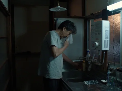 Still frame 2 from Perfect Days (2023) directed by Wim Wenders