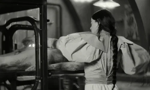 Still frame 6 from Poor Things (2023) directed by Yorgos Lanthimos