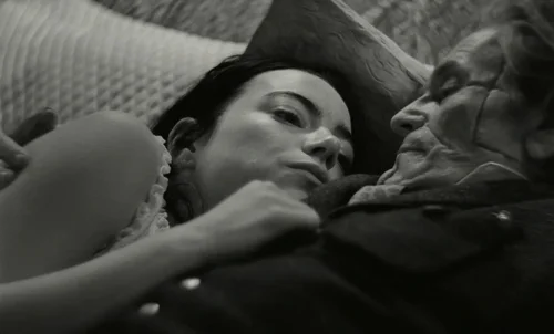 Still frame 7 from Poor Things (2023) directed by Yorgos Lanthimos