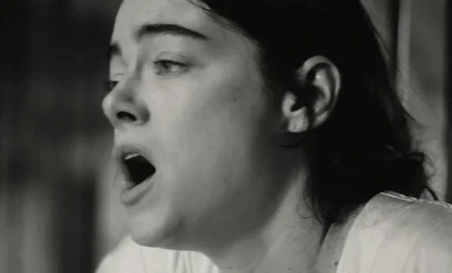 Still frame 16 from Poor Things (2023) directed by Yorgos Lanthimos