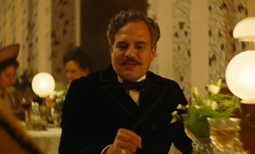 Still frame 30 from Poor Things (2023) directed by Yorgos Lanthimos