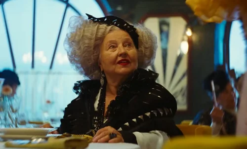 Still frame 40 from Poor Things (2023) directed by Yorgos Lanthimos