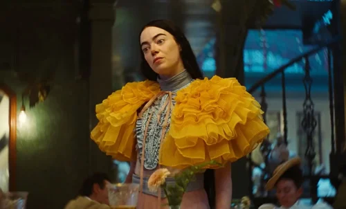 Still frame 41 from Poor Things (2023) directed by Yorgos Lanthimos