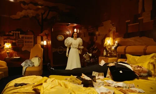 Still frame 47 from Poor Things (2023) directed by Yorgos Lanthimos