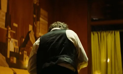Still frame 48 from Poor Things (2023) directed by Yorgos Lanthimos