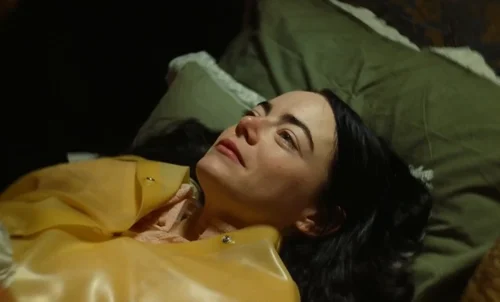 Still frame 53 from Poor Things (2023) directed by Yorgos Lanthimos