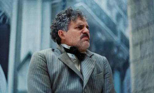 Still frame 61 from Poor Things (2023) directed by Yorgos Lanthimos