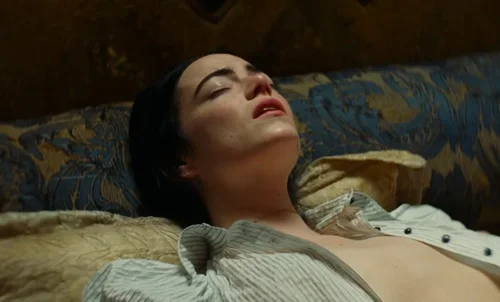 Still frame 63 from Poor Things (2023) directed by Yorgos Lanthimos