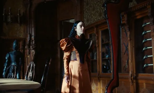 Still frame 76 from Poor Things (2023) directed by Yorgos Lanthimos