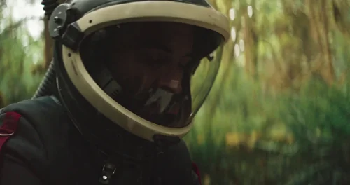 Still frame 20 from Prospect (2018) directed by Christopher Caldwell, Zeek Earl
